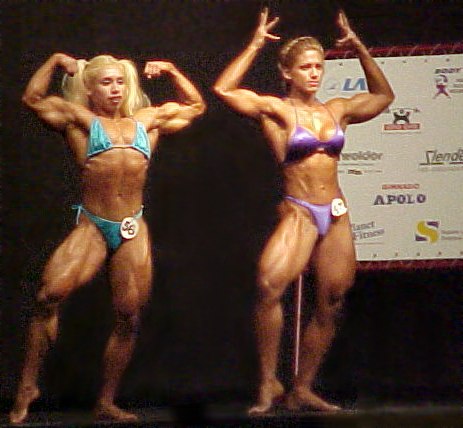 doble biceps de Gianina Madrigal y Jeniffer Rivero